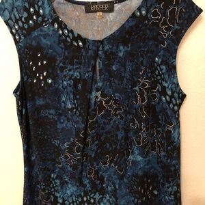 Sleeveless ladies blouse